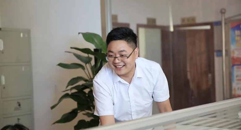 【因时而变 随事而制】访银河优越会集团首位“总经理特别奖”获得者刘志强